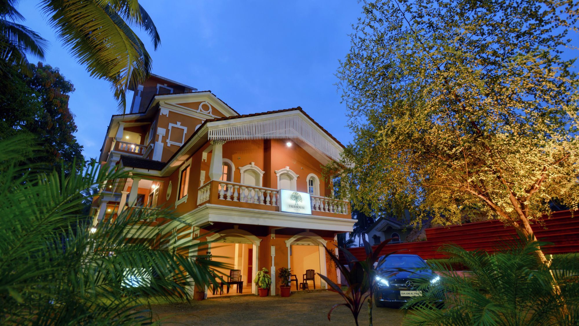 Treehouse Nova होटल